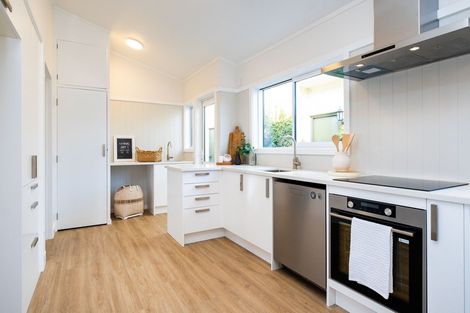 Photo of property in 24 Charles Street, Westshore, Napier, 4110