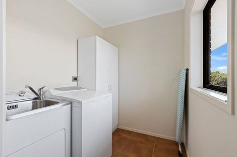 Photo of property in 32 Seaview Crescent, Hatfields Beach, Orewa, 0931