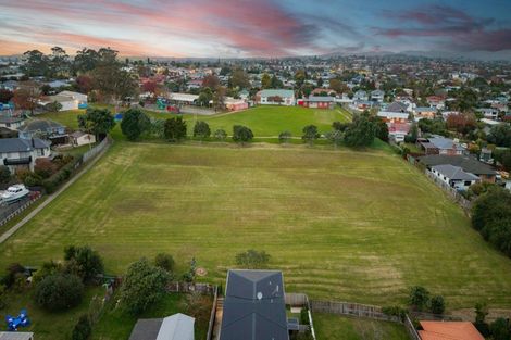 Photo of property in 52f Vodanovich Road, Te Atatu South, Auckland, 0610