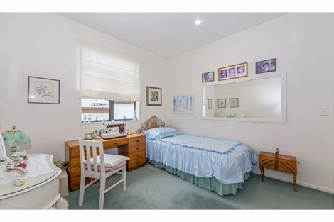 Photo of property in 3/12 Herons Way, Northcote, Auckland, 0627