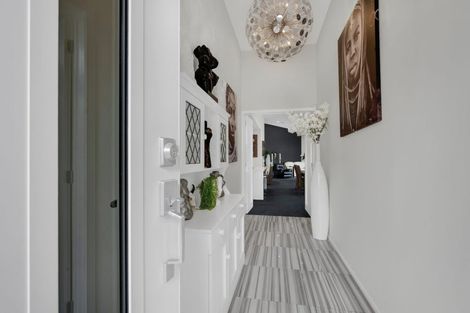 Photo of property in 10 Augusta Grove, Waiwhakaiho, New Plymouth, 4312