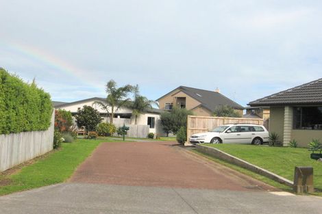 Photo of property in 17 Crannich Place, Wattle Downs, Auckland, 2103