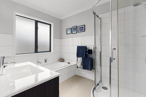 Photo of property in 525e Mangorei Road, Highlands Park, New Plymouth, 4312