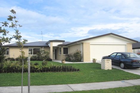 Photo of property in 6 Cranbrook Place, Rototuna North, Hamilton, 3210