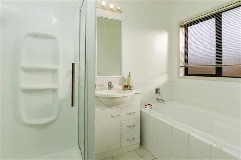 Photo of property in 66 Wattle Farm Road, Wattle Downs, Auckland, 2103