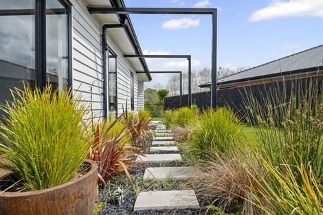 Photo of property in 23 Vogwill Road, Kumeu, 0810