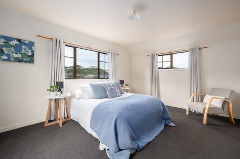 Photo of property in 6 Ellwood Place, Churton Park, Wellington, 6037