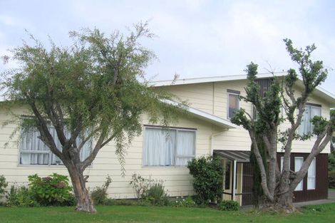 Photo of property in 17 Zande Terrace, Tawa, Wellington, 5028