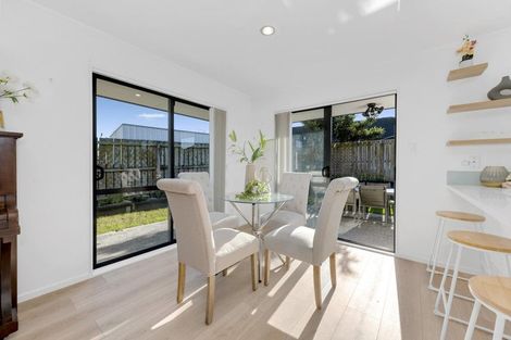 Photo of property in 6 Frank Bunce Grove, Flat Bush, Auckland, 2019