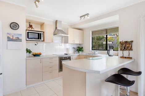 Photo of property in 2/42 Cromdale Avenue, Highland Park, Auckland, 2010