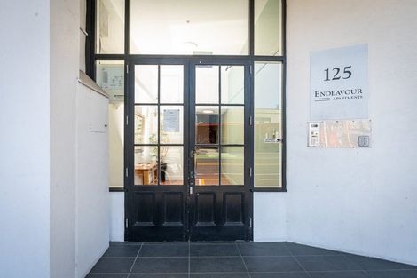 Photo of property in Endeavour Apartments, 10/125 Thorndon Quay, Pipitea, Wellington, 6011