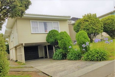 Photo of property in 27 Bellringer Crescent, Newlands, Wellington, 6037