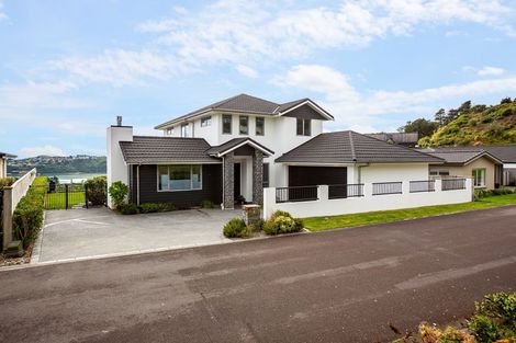 Photo of property in 7 Manapouri Lane, Aotea, Porirua, 5024