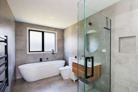 Photo of property in 6 Ivy Lane, Kelvin Grove, Palmerston North, 4414