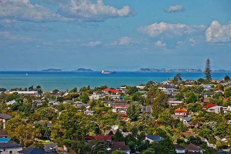 Photo of property in 1/15 Valdese Rise, Browns Bay, Auckland, 0630