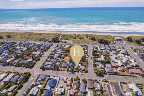 Photo of property in 69 Pine Avenue, New Brighton, Christchurch, 8061