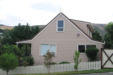 Photo of property in 3 Thatcher Crescent, Crofton Downs, Wellington, 6035