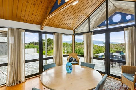 Photo of property in 5 Nuhaka Place, Paraparaumu Beach, Paraparaumu, 5032