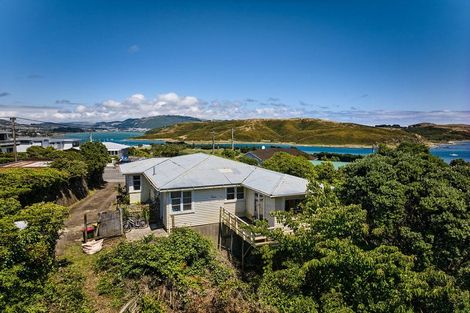 Photo of property in 16 Walker Avenue, Paremata, Porirua, 5026