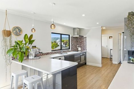 Photo of property in 42 Hicks Crescent, Waikanae Beach, Waikanae, 5036