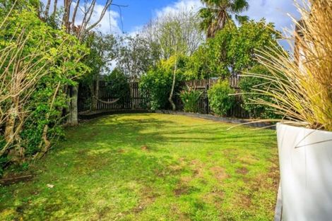 Photo of property in 2/7 Wilkinson Way, Browns Bay, Auckland, 0630