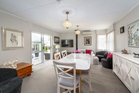 Photo of property in 2 Wood Street, Greytown, 5712