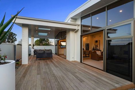 Photo of property in 63c Mangorei Road, Strandon, New Plymouth, 4312