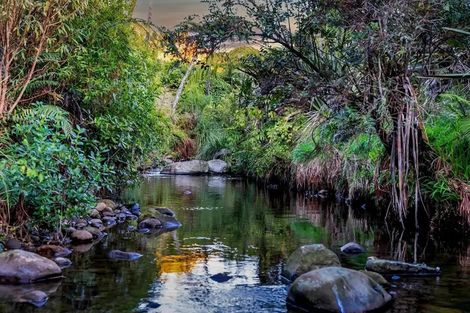 Photo of property in 7 Te Ara Karoiroa Road, Hurford, New Plymouth, 4374