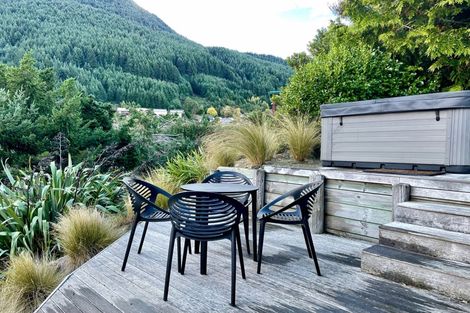 Photo of property in 6c Miller Place, Sunshine Bay, Queenstown, 9300