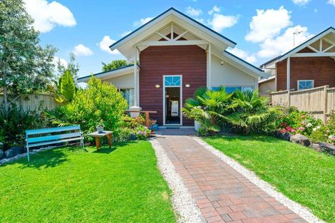Photo of property in 5 Woodbank Drive, Glen Eden, Auckland, 0602