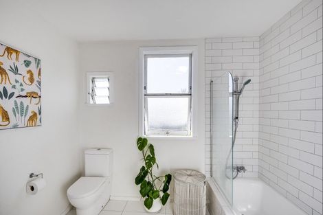 Photo of property in 1013 Heretaunga Street East, Parkvale, Hastings, 4122