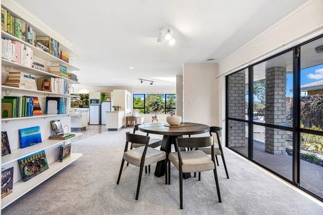 Photo of property in 22 Settlers Grove, Orewa, 0931