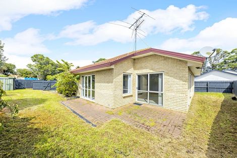 Photo of property in 4c Sheriff Place, Randwick Park, Auckland, 2105