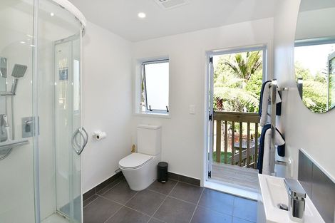 Photo of property in 13 Woodcote Drive, Glenfield, Auckland, 0629