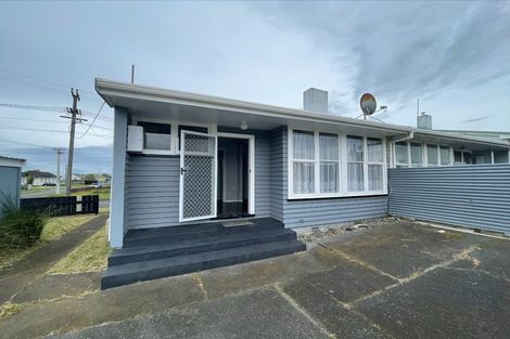 Photo of property in 2 Tiki Street, Castlecliff, Whanganui, 4501
