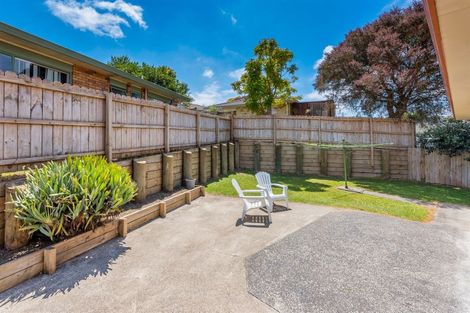 Photo of property in 28 Ginders Drive, Massey, Auckland, 0614