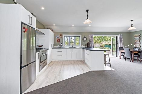 Photo of property in 8 Cross Street, Coalgate, 7673