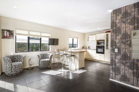 Photo of property in 2/81 Francis Street, Hauraki, Auckland, 0622