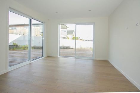 Photo of property in 16 Milano Boulevard, Karaka, Papakura, 2113