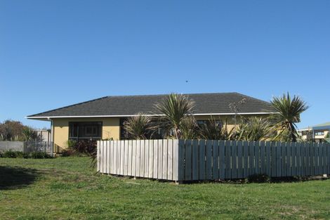 Photo of property in 33 Te Kiri Street, Himatangi Beach, Foxton, 4891