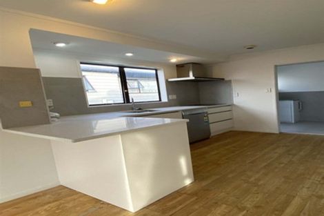 Photo of property in 2/19 Tane Street, New Lynn, Auckland, 0600