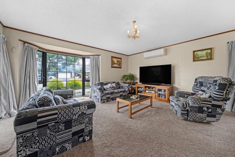 Photo of property in 11 Jessika Place, Conifer Grove, Takanini, 2112