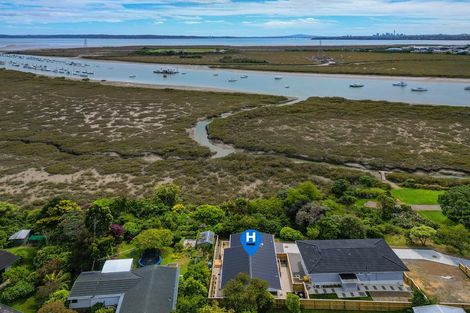 Photo of property in 112c Roberts Road, Te Atatu South, Auckland, 0610