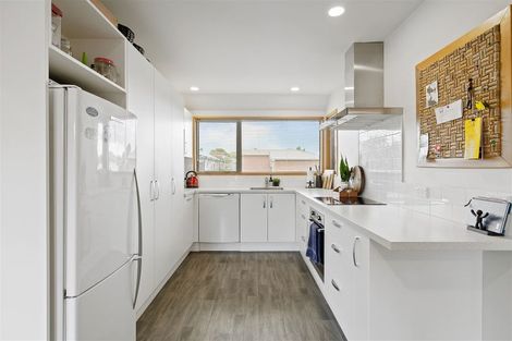 Photo of property in 60 Prestons Road, Redwood, Christchurch, 8051