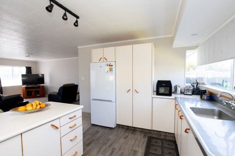 Photo of property in 39 Darlington Street, Ngatea, 3503