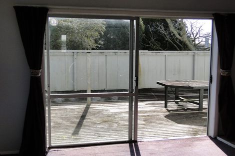 Photo of property in 9 Waiohua Road, Greenlane, Auckland, 1061