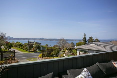 Photo of property in 1 Besley Place, Acacia Bay, Taupo, 3330