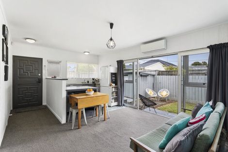Photo of property in 1/2a Eskdale Road, Birkdale, Auckland, 0626