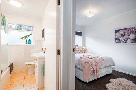 Photo of property in 1/17 Havenwood Place, Birkenhead, Auckland, 0626