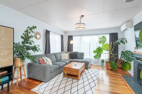 Photo of property in 27 Amundsen Grove, Stokes Valley, Lower Hutt, 5019